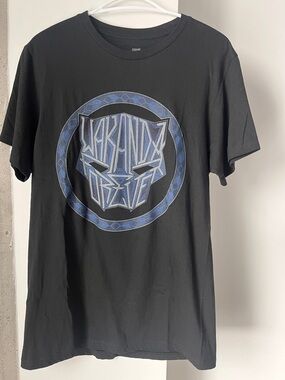 Marvel Wakanda Forever Logo T-Shirt Size M Bioworld Graphic Tee